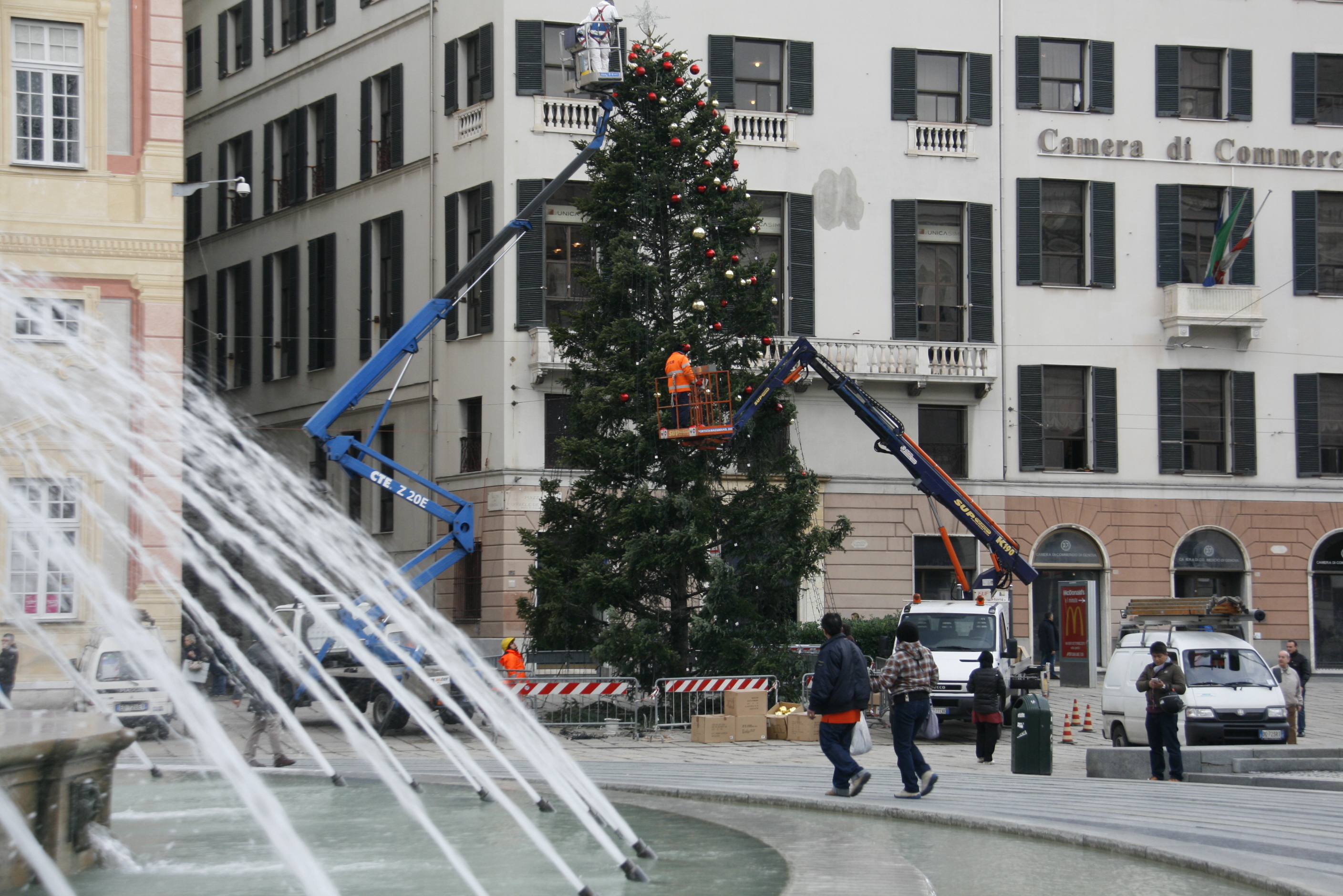 Accensione dell'albero di Natale in Piazza De Ferrari